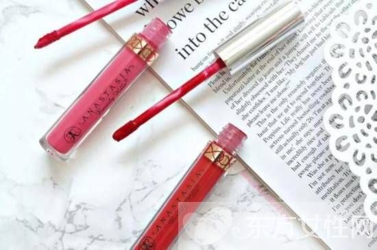 如何用唇釉打造完美唇妆 跟她学准没错