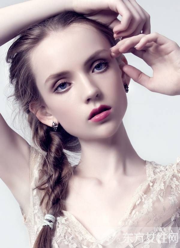 腮红怎么打显脸小 初学化妆的女生一定要看哦