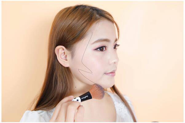 怎样化妆更 减龄  教你少女妆画起来