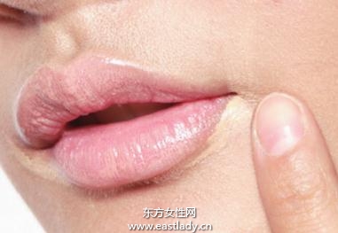 描画唇妆的基本手法