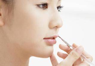 简单易学的淡妆教程 让你呈现天生丽质