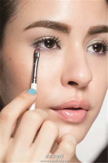 彩妆点缀让心情瞬间转换到「假期模式」