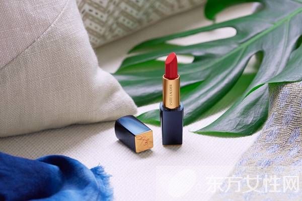 雅诗兰黛倾慕系列口红 携手刘雯呈现全新唇膏