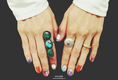 混血日模最爱的7款耐看又优雅的美甲造型