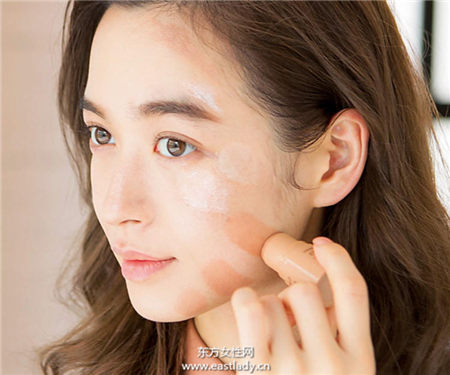 掌握化妆5要点轻松打造出湿润感妆容