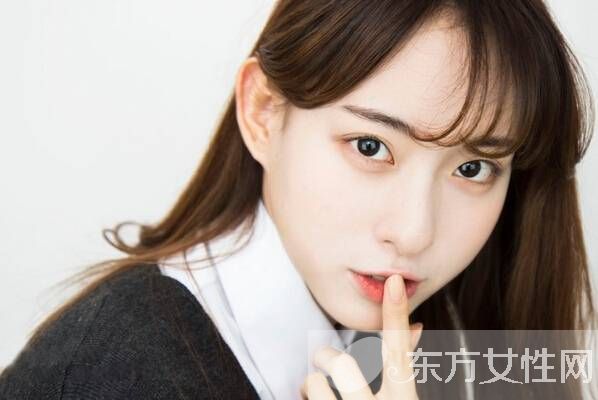 减龄扮嫩学生妆 简单修饰让你青春气息爆棚