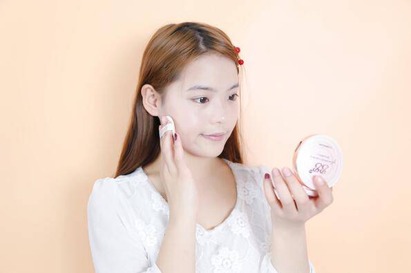 怎样化妆更 减龄  教你少女妆画起来