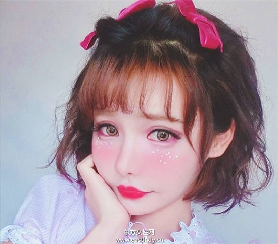 红色搭配大地色下季化妆重点 日本钮流行的秋天妆容抢先看