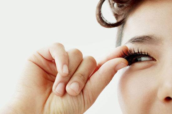 贴假睫毛的技巧 教你如何画出大眼芭比