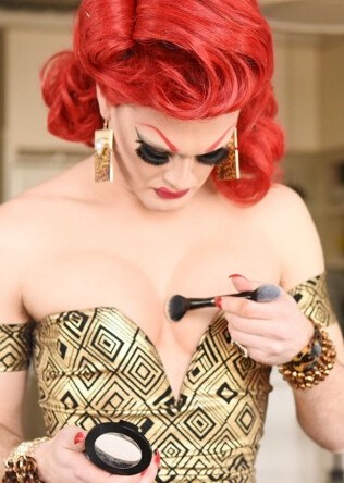 这样也可以 不用动刀塑造丰满胸部效果