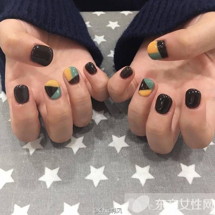 秋冬最IN的美甲配色 还不赶紧学起来