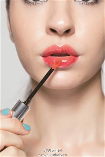 彩妆点缀让心情瞬间转换到「假期模式」