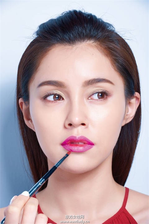 三款夏季最潮唇妆配时尚墨镜 路人变潮人