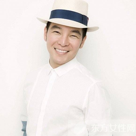 天后王菲几年前玩过的＂耳朵腮红＂成霓虹国新潮流