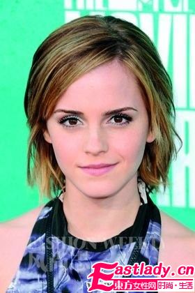 学明星打造健康立体烟熏妆