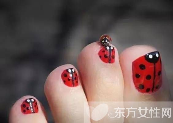 超人气脚部美甲图案 听说夏天跟凉鞋更配哦