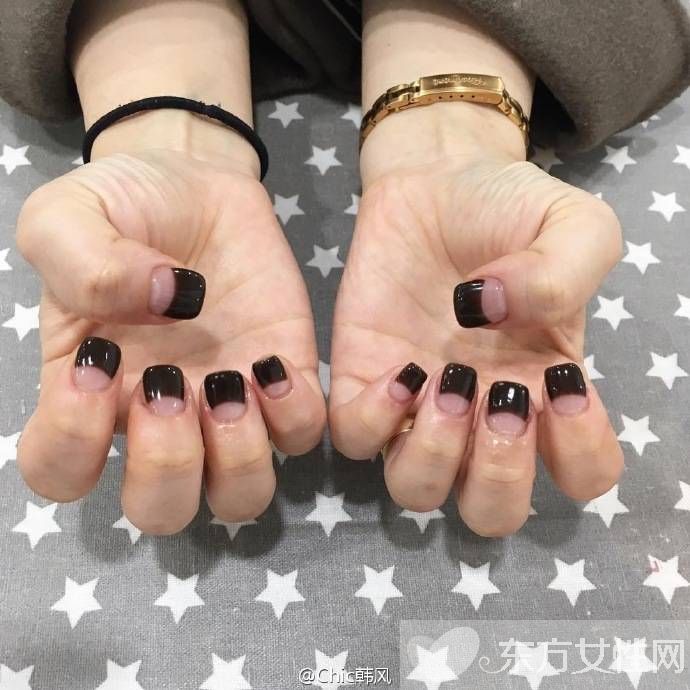 秋冬最IN的美甲配色 还不赶紧学起来