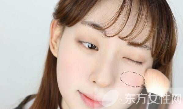 减龄扮嫩学生妆 简单修饰让你青春气息爆棚