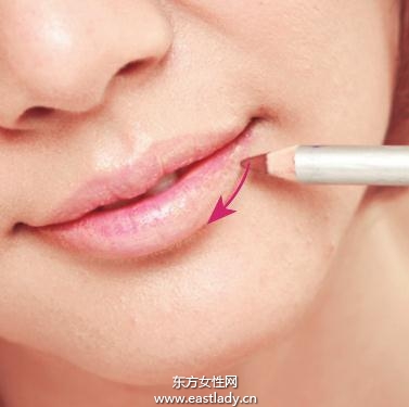 描画唇妆的基本手法