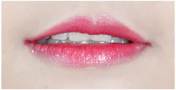 怎样化妆更 减龄  教你少女妆画起来