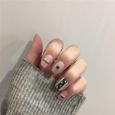 今秋最夯的美甲设计方案 每一款都很很棒的哟