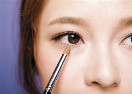 肤色分冷暖 眼妆画法大不同