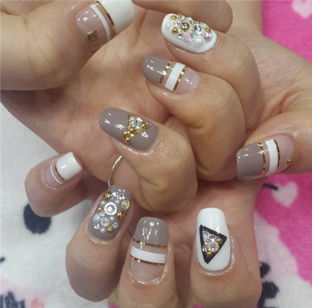 今秋最夯的美甲设计方案 每一款都很很棒的哟