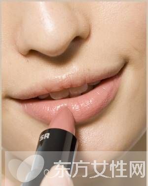 唇妆怎么画 初学者必备的7个画唇妆步骤