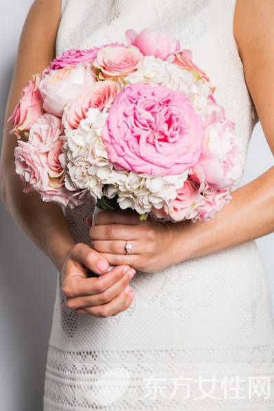 美甲与手捧花的绝美搭配 准新娘要get好