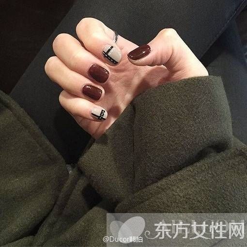 今年秋冬流行色 全在这些毛衣美甲里