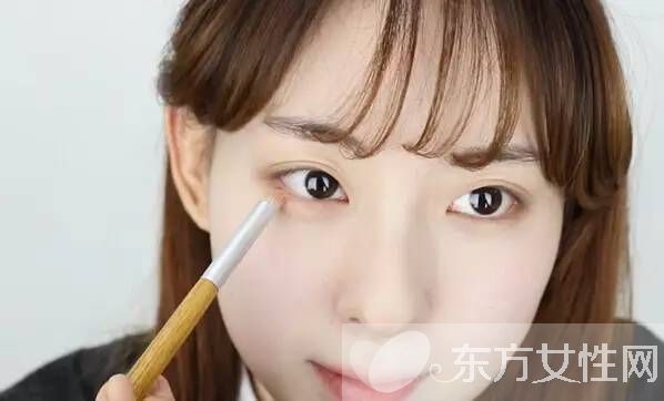 减龄扮嫩学生妆 简单修饰让你青春气息爆棚