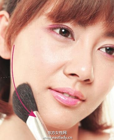 运用阴影色塑造紧致小脸