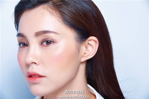 三款夏季最潮唇妆配时尚墨镜 路人变潮人