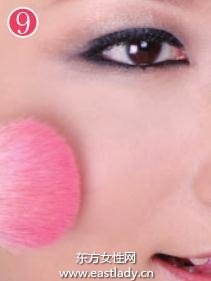 深邃迷人烟熏妆画法 塑造女性妩媚迷离美态