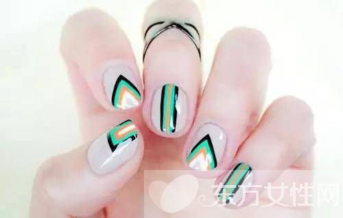 时下最流行的美甲图片教程 美甲也是一门艺术