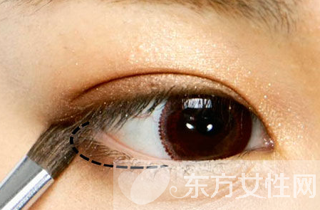 彩妆眼影叠加画法 揭密不同眼睛的眼影画法