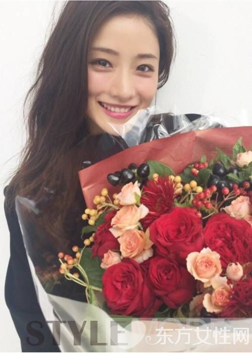 如何打造石原里美眼妆 手把手教你豆沙色眼影画法