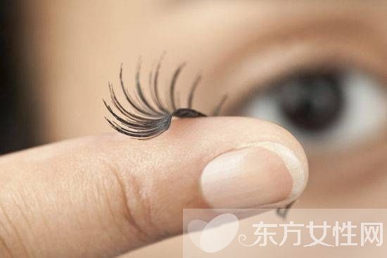 贴假睫毛的技巧 教你如何画出大眼芭比