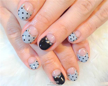 创可贴居家美甲好帮手 轻松在家DIY多种美甲款式