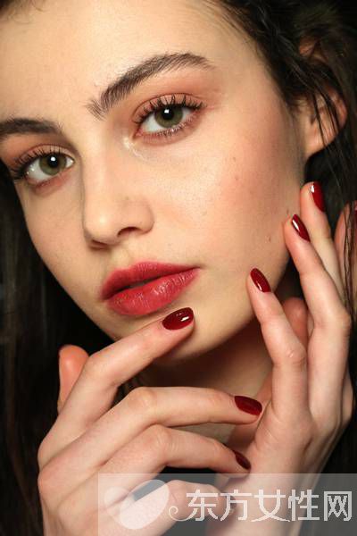 6个小技巧让你的时尚美甲造型UPUPUP