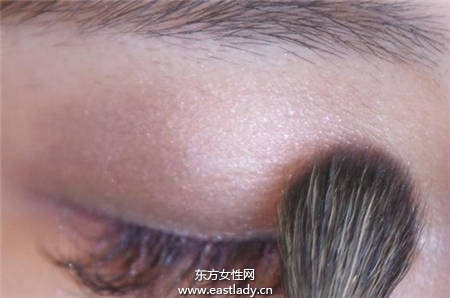 用眼睛勾走男人 简单眼妆的画法营打造出萌感女主角眼妆