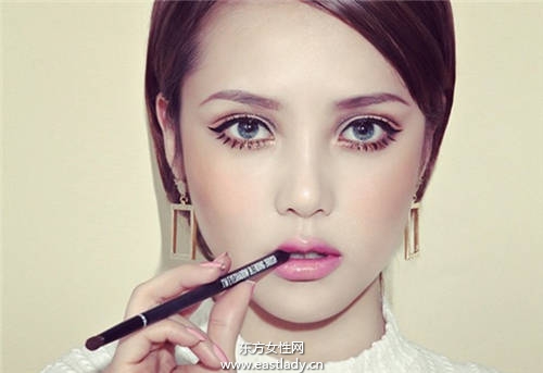 使用睫毛膏刷出迷人大眼睛