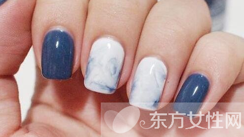 时尚的晕染美甲自然少不了宝蓝色