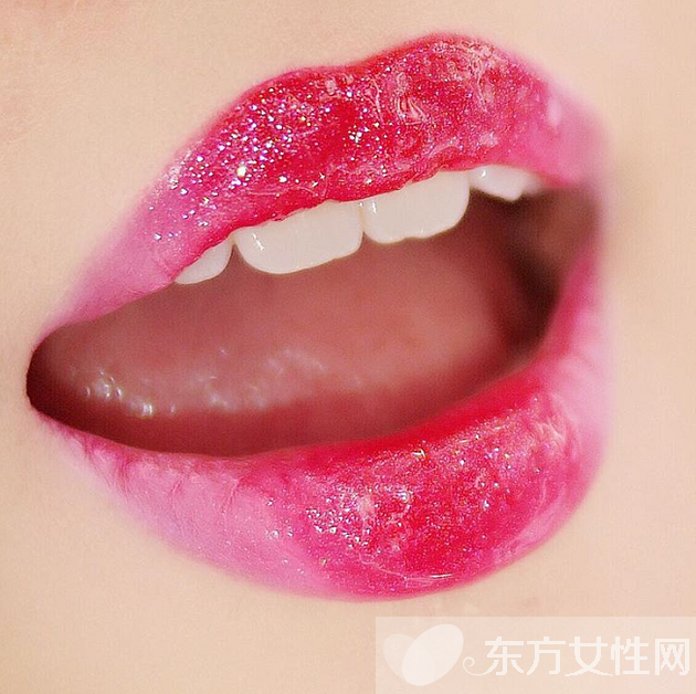 学秀智打造糖果色玻璃唇 唇纹一抹都不见