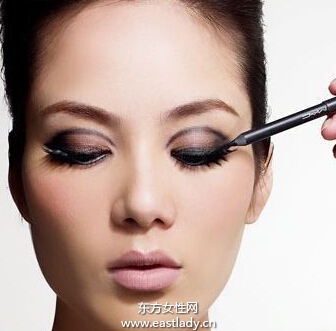使眼眸生动又深邃的眼线画法