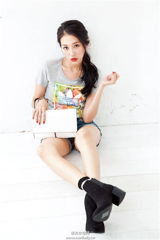 孙佳人李圣经演绎烟燻妆+辣妹风穿搭