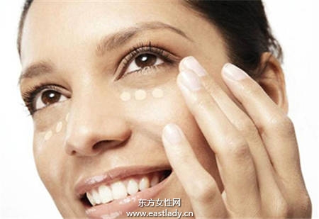 夏天脱妆好烦恼 正确补妆保持肌肤水润