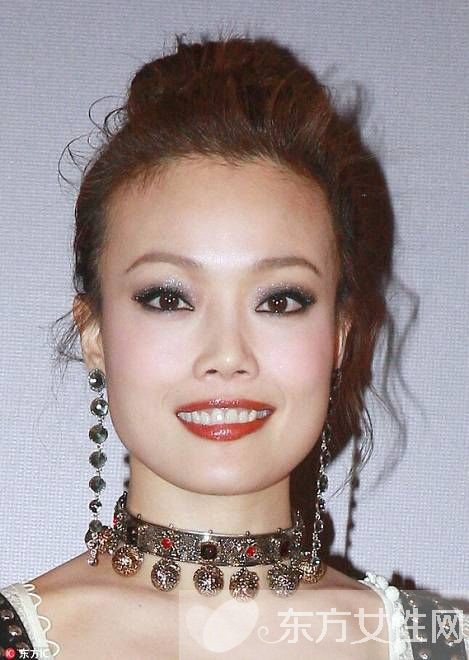 天王嫂昆凌示范眉毛正确画法 赶紧get好