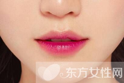 咬唇妆早Out了 快来学学时下最in的染唇妆吧