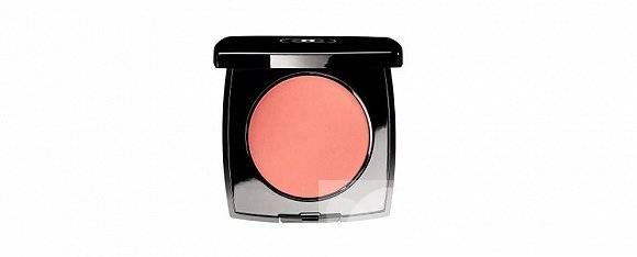 天后王菲几年前玩过的＂耳朵腮红＂成霓虹国新潮流